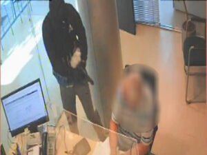 Detenido un atracador de bancos reincidente tras amenazar a punta de pistola y sustraer 4.000 euros en una sucursal de La Rioja