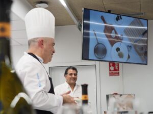 Bodegas Marqués de Vizhoja reutiliza las hojas y el sarmiento de la vid para usos gastronómicos