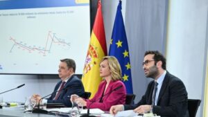 "El Gobierno Español anuncia medidas transformadoras para 2024, destacando revalorización de pensiones y lucha contra el desperdicio alimentario"