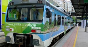 Empieza la nueva temporada de trenes turísticos en Galicia con el Tren de la Camelia en Flor