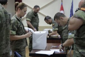 El Ministerio de Defensa Facilita el Voto por Correo a Militares Desplegados en Misiones Internacionales
