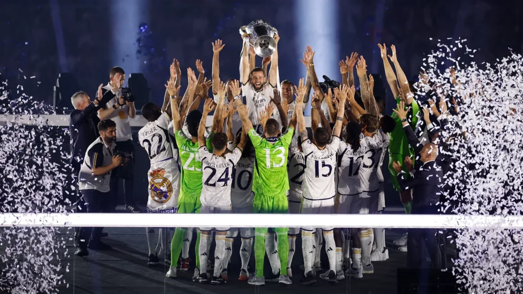 El Real Madrid celebra la Decimoquinta en un Santiago Bernabéu abarrotado