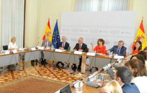 Entidades locales en España recibirán un récord de 26.893 millones de euros en 2025