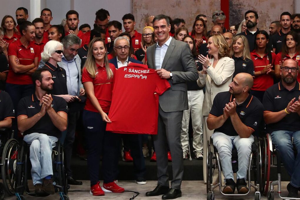 Pedro Sánchez Recibe en La Moncloa a los Equipos Olímpico y Paralímpico de París 2024