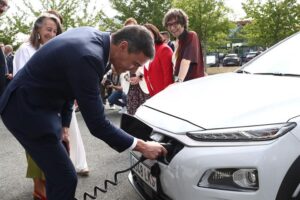 Pedro Sánchez visita VELTIUM y destaca su papel en la transición energética y la movilidad sostenible