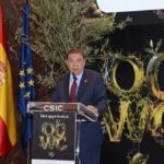 El Ministro Luis Planas Enfatiza el Valor del Aceite de Oliva como Emblema de la Gastronomía Española