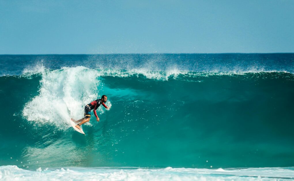 Surf en España: Vive la Libertad en el Mar