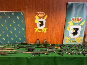 La Guardia Civil detiene a seis personas por fabricación ilegal de armas y expolio arqueológico en Jaén y Granada