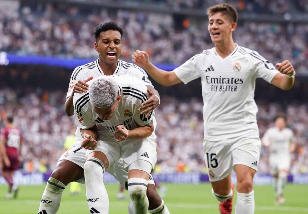 El Real Madrid regresa al Bernabéu con una victoria por 3-0 sobre el Valladolid