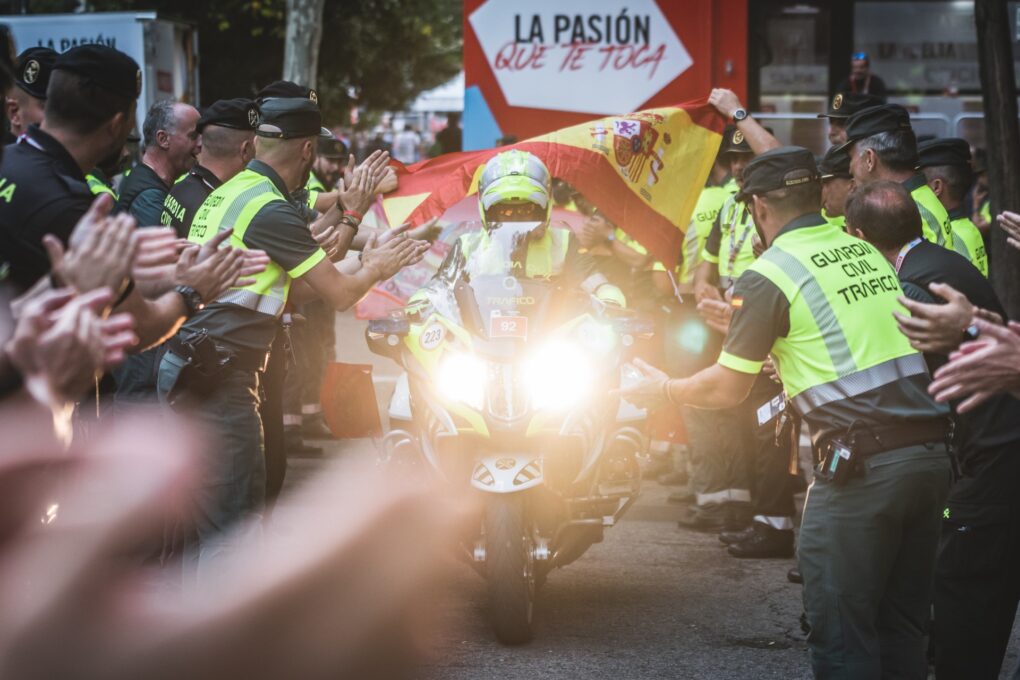 La Guardia Civil Activa su Dispositivo Especial para la Vuelta Ciclista a España con Más de 130 Efectivos