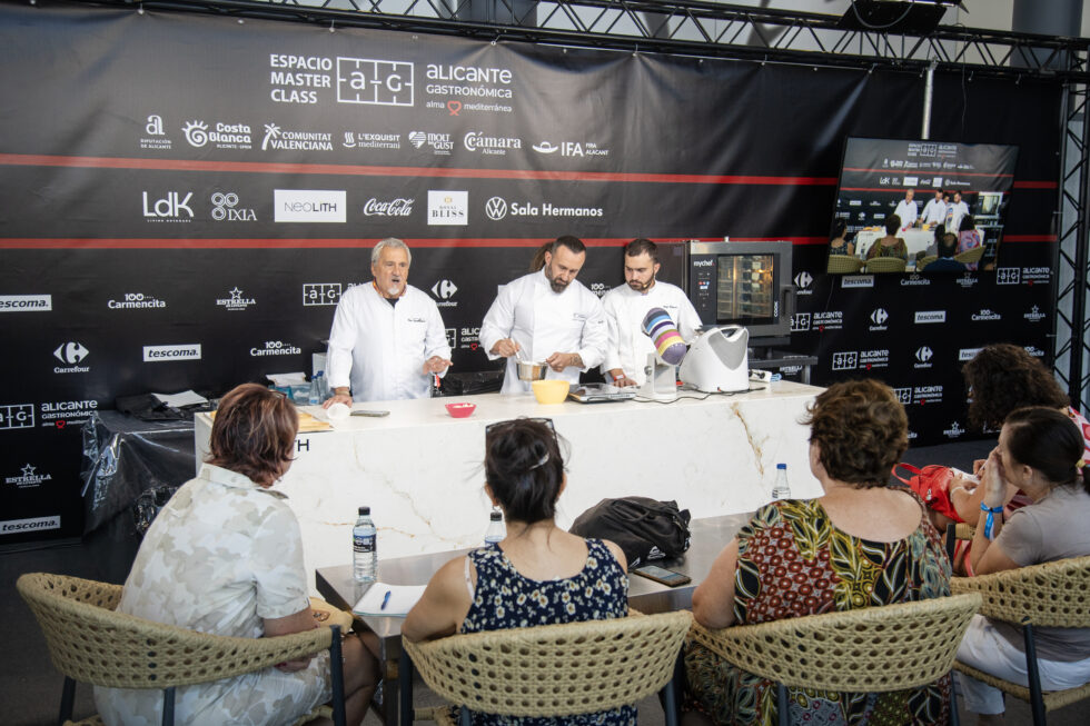 Con más de 250 expositores y la participación de 120 figuras destacadas de la gastronomía, Alicante Gastronómica se consolida como el evento imprescindible del calendario culinario español.