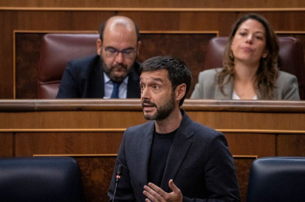 Pablo Bustinduy pide apoyo a las fuerzas políticas para ampliar permisos y mejorar la protección social a las familias