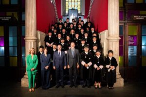 La ministra de Ciencia, Innovación y Universidades, Diana Morant, ha inaugurado el curso académico en la Universidad de Zaragoza, celebrando el crecimiento del prestigio de las universidades en España y el avance en la incorporación de mujeres en áreas tecnológicas.