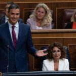 En una sesión de control en el Congreso, Pedro Sánchez resalta los logros económicos y su visión positiva sobre el futuro, mientras María Jesús Montero critica al PP por su postura en Cataluña y en el Estado del bienestar.