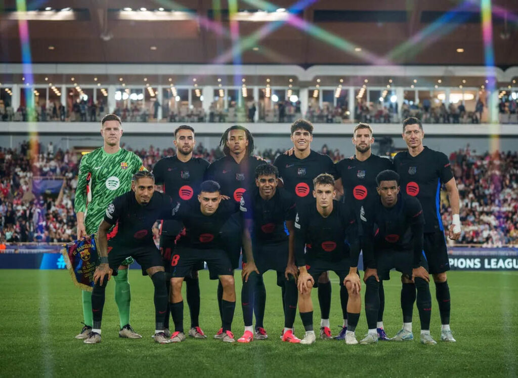 El FC Barcelona sufrió una dura derrota en su debut en la Champions League 24/25 frente al AS Mónaco, tras la expulsión de Eric García en el minuto 10. Aunque Lamine Yamal empató el partido, un gol en la segunda mitad selló el destino del equipo culé.