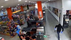 El pánico en un supermercado de Tenerife culmina con la detención del agresor