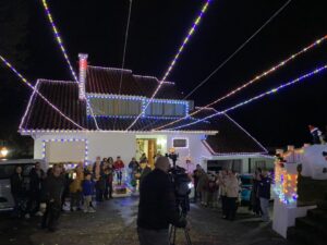 La casa más adornada de Galicia ilumina Camposancos con su espectacular encendido navideño