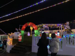 La casa más adornada de Galicia ilumina Camposancos con su espectacular encendido navideño