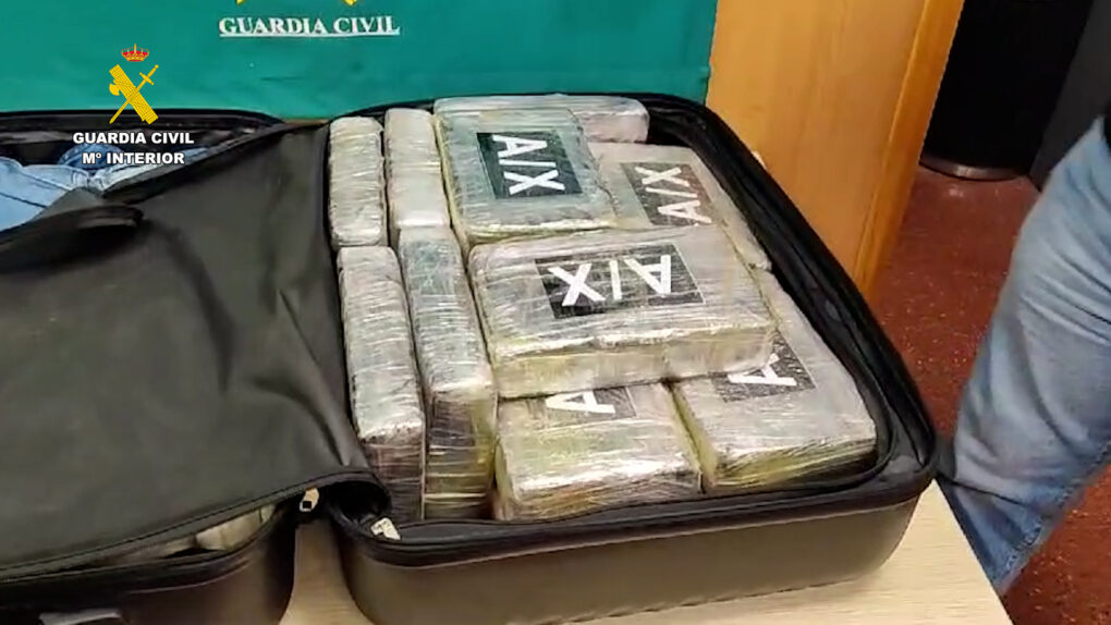 Interceptan 16 kilos de cocaína en el equipaje de un pasajero en Barcelona