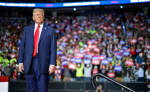 Trump asegura Florida y Texas, Harris lucha por mantener el camino a 270 votos electorales