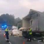 Colisión entre un camión cisterna y otro de mercancías provoca largas filas en la autopista AP-9