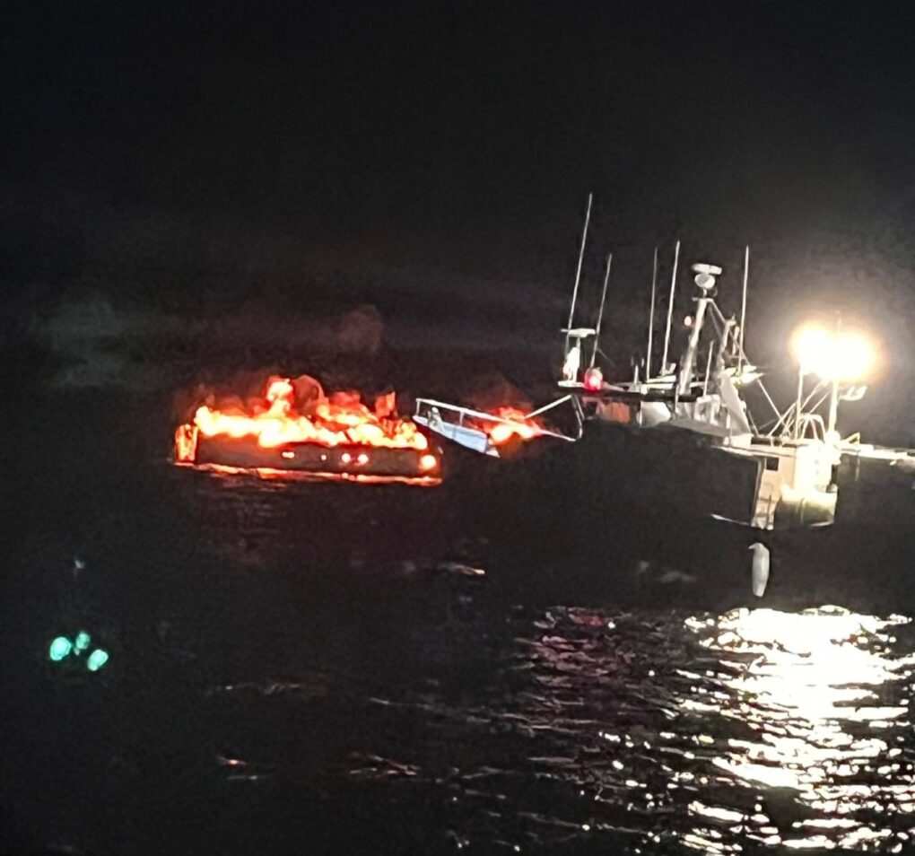 Incendio y hundimiento de un pesquero con 10 tripulantes cerca de Cabo Salou