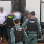 La Guardia Civil detiene a los patrones de un cayuco que presuntamente asesinaron a cuatro personas durante su travesía hacia Canarias