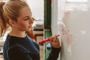 Ciencia destina 98 millones a 848 contratos predoctorales para tesis doctorales en universidades españolas