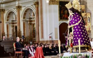 Felipe VI y Letizia asisten a una misa en honor a los fallecidos por la DANA en la Catedral de Valencia