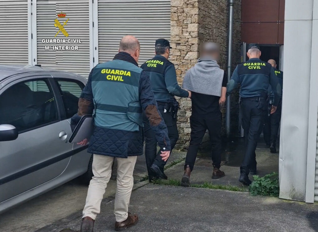 La Guardia Civil de Pontevedra desmantela un grupo criminal de estafas online