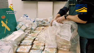 Más de 7 toneladas de cocaína y 6 millones de euros intervenidos en una red internacional