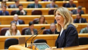 Alicia García denuncia los 'chantajes de Sánchez' y defiende una política útil desde el PP